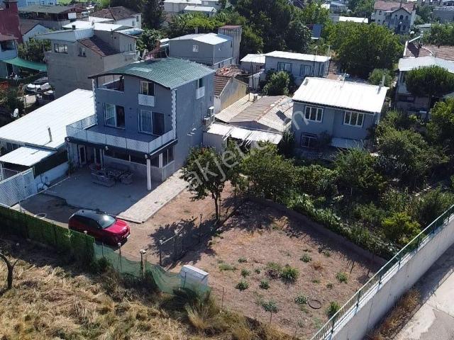 Gemlik Kumsazda 3 Katlı Eşyalı Müstakil Ev