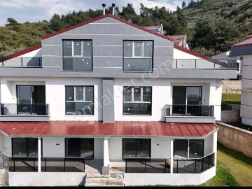 Gemlik Kurşunlu'da Eşsiz Deniz Manzaralı En Ön Köşe Konum Villa