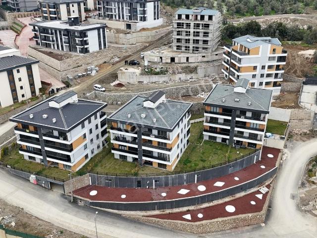 Gemlik Manastır'da Havuzlu Sitede Kiralık Bahçe Katı 3+1