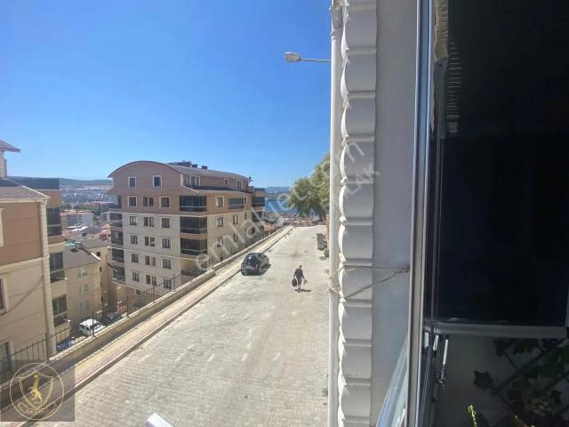 Gemlik Merkezde Kısmi Deniz Manzaralı 3+1 Fırsat Daire