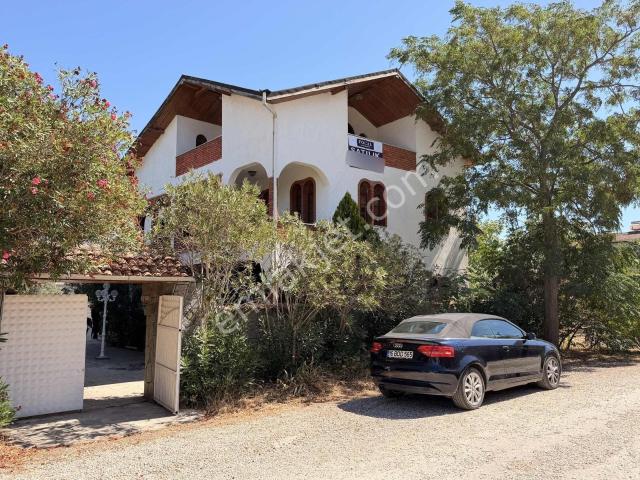 Gemsazda Denize 250 Metre 624 M² Arsa İçinde 3 Katlı Villa