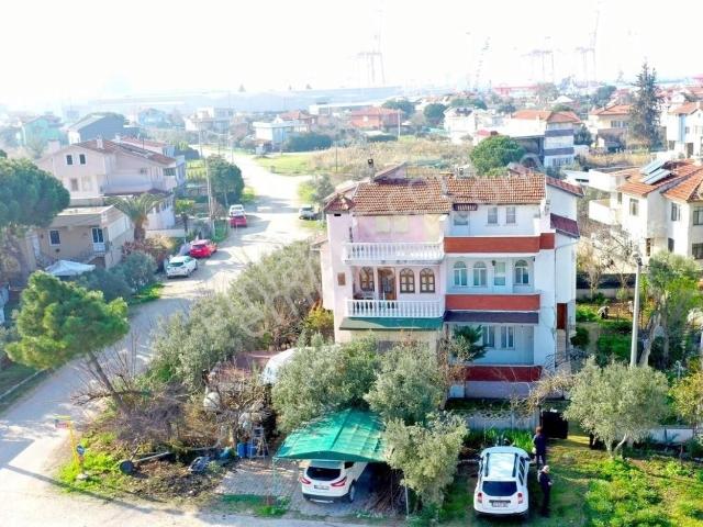 Gemsaz'da Satılık 3 Katlı Villa Kombili
