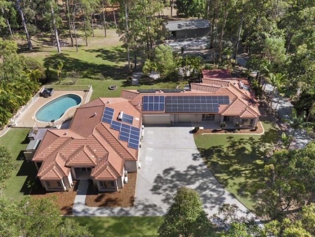 Genuine Dual Living On 5 Acres In Willow Vale!
