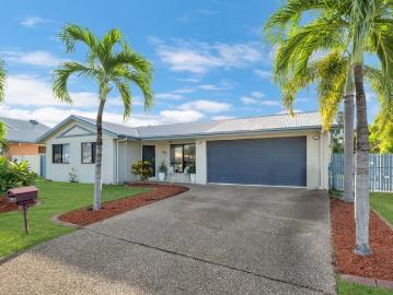 Genuine Five Bed, Spacious Family Home with Pool in a Prime Location