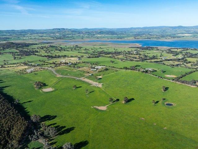 Genuine Larger Rural Lifestyle with WOW factor