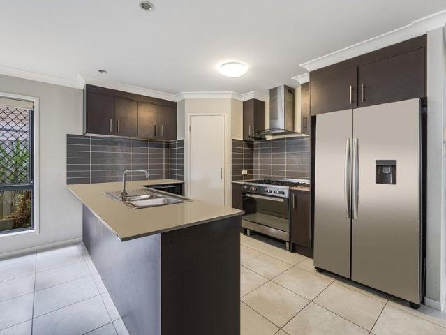 GENUINE 5 BED FAMILY HOME WITH SEPARATE MEDIA ROOM