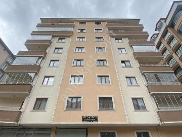 Genç Bina, Temiz ferah Daire Şehrin Merkezi Konumunda Düz Ayak