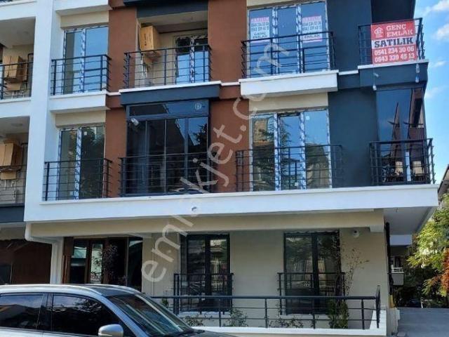 Genç Emlaktan Aydınlıkevlerde Merkezi Konumda Sıfır 3+1 Katta Sıfır Satılık Daire