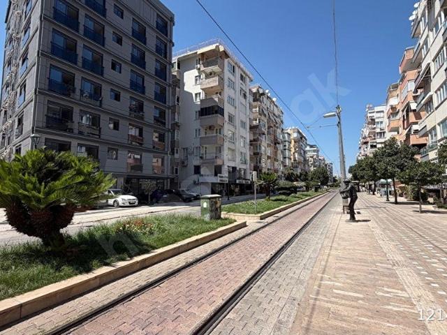 GENÇLİK MAH.IŞIKLAR CAD.ÜZERİNDE DENİZE YÜRÜME MESAFESİNDE 2+1