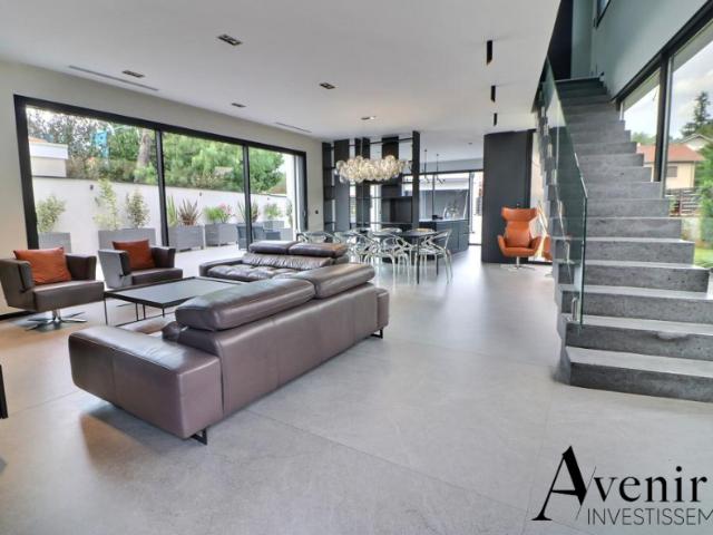 GENAS MAISON MEUBLÉE 177M2 4 CHAMBRES PISCINE POOL HOUSE Genas