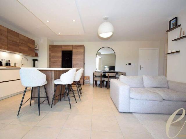 GENAS Ravissant T3 meublé en rez de jardin de 64 m² avec 117
