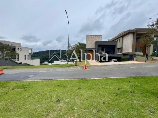 Genesis 2 Terreno de 490m² em condomínio de luxo em Santana de Parnaíba Tamboré: sua oportunidade