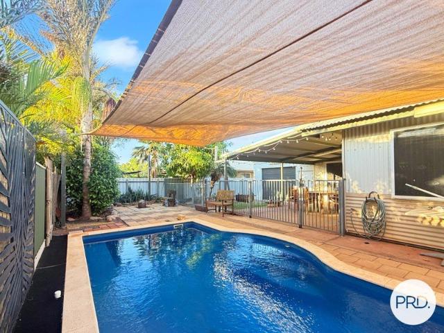 Generous 4 bed, 2 bath in Baynton