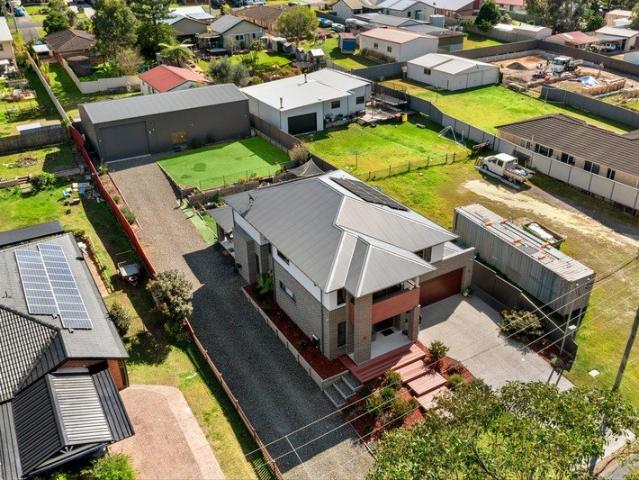 GENEROUS 4 BEDROOM HOME, WITH ALL THE EXTRAS
