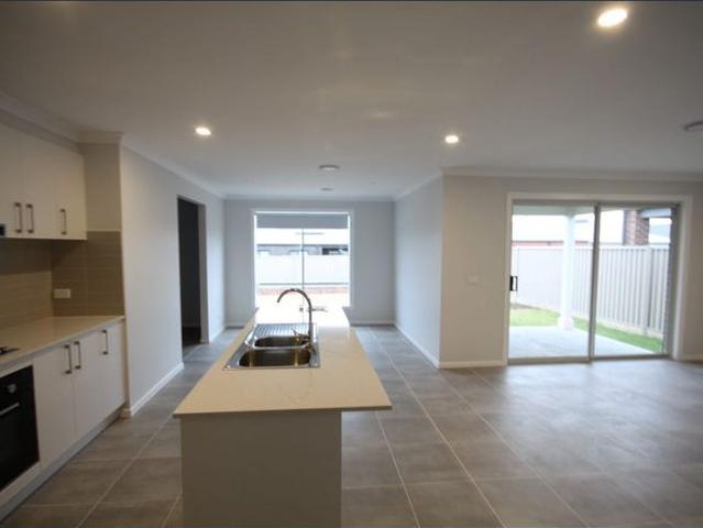 Generous 4 Bedroom Home in Winter Valley