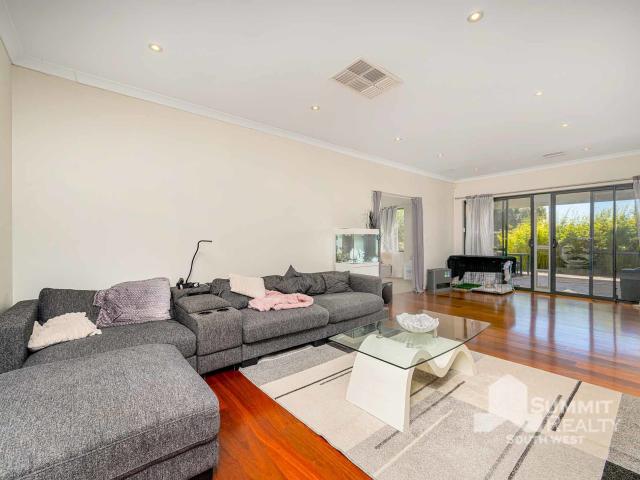 Generous 4x2 in perfect location
