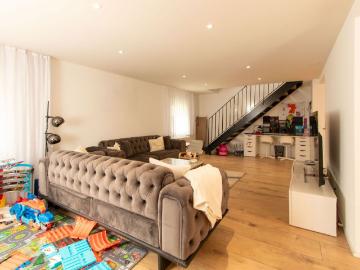 Generous 5.5 room duplex apartment in a quiet location in Gurmels