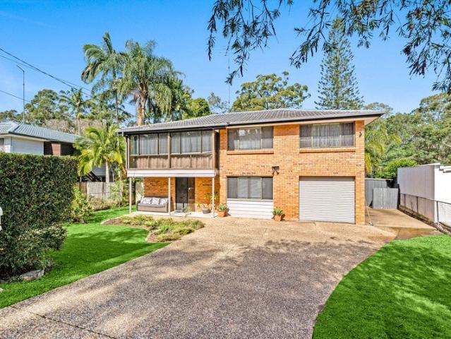 Generous 698m² family home and backing directly onto peaceful parklands!