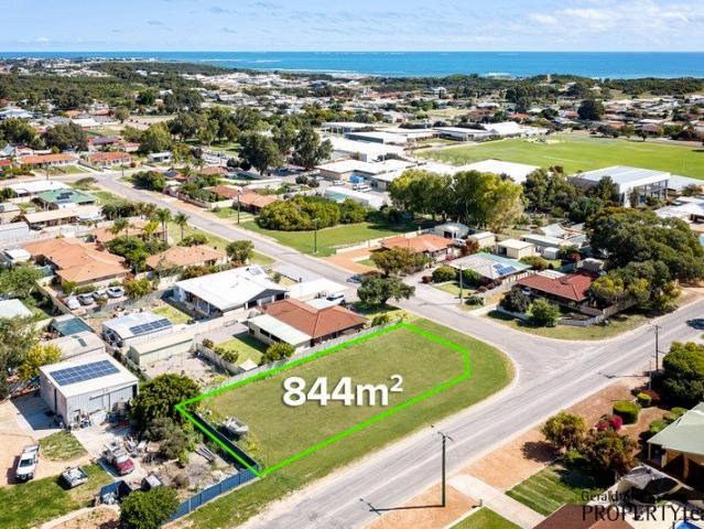 Generous 844m2 Level Corner Block