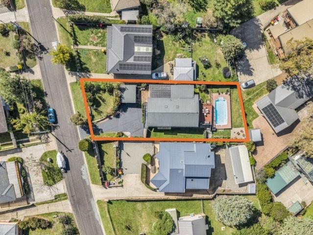 Generous 923sqm block | Rear access to yard | Workshop