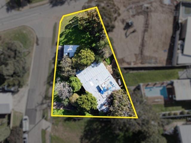 Generous 950m2 Corner Block with Future Potential!