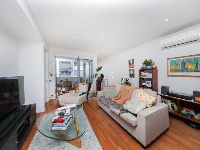 Generous 1 Bedroom + Study