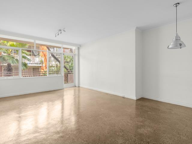 Generous 3 Bedroom Unoit in Prime Toorak Location