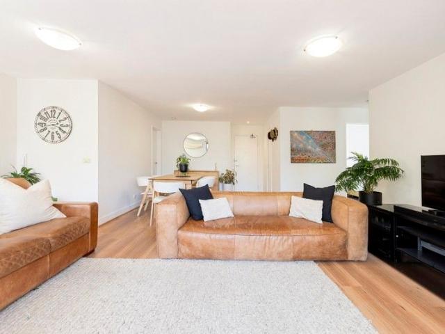 Generous Three Bedroom Apartment in Windsor's Heart