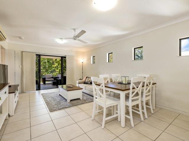 GENEROUS, TOP FLOOR, TWO BEDROOM APARTMENT WITH PRIVATE ASPECT
