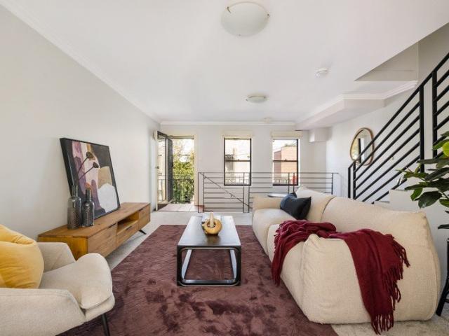 Generous townhouse living just off King Street