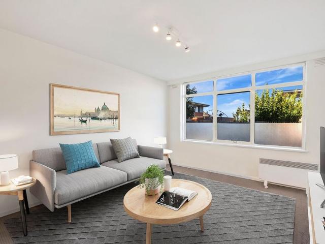 Generous Two Bedroom Living Close to Essendon’s