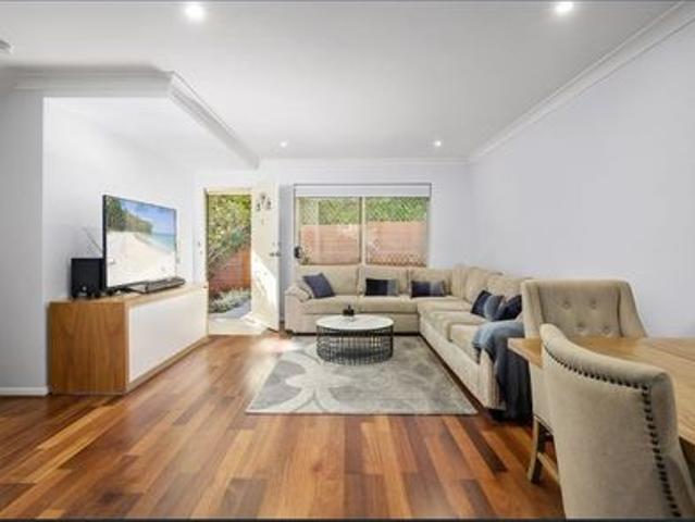 Spacious 3 Bed Townhouse with A/C, Double Garage & Private Courtyard