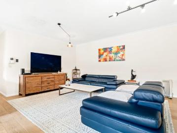 Generous Villa Style Apartment