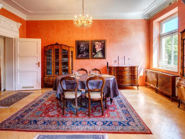 Generous apartment in prime location at the English Garden