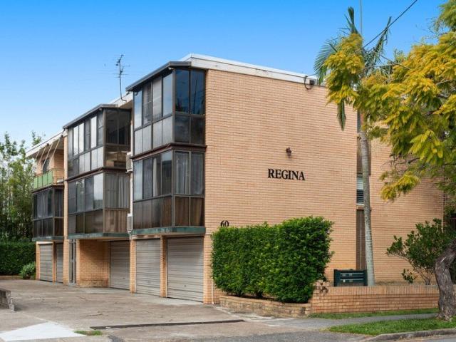 Generous apartment living Steps to Stones Corner + city convenience