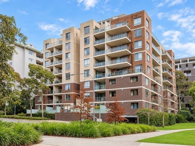 Generous Apartment Living with Balcony and Everyday Convenience