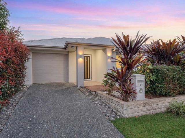 GENEROUS BEDROOMS, STONE FINISHES & A STREET MADE FOR FAMILY LIFE