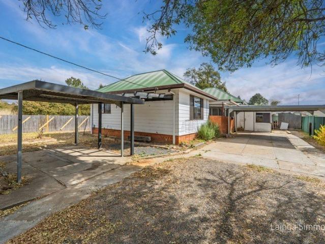 Generous block, endless potential in a convenient Armidale location