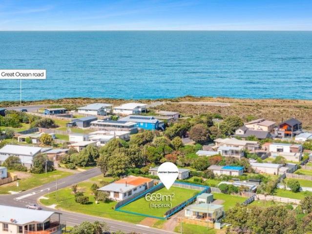 Generous coastal block in the heart of Port Campbell