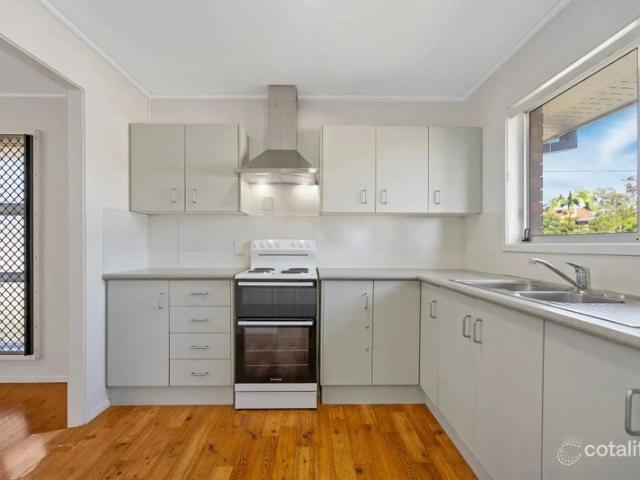 Generous Corner Block in a Convenient Molendinar Location