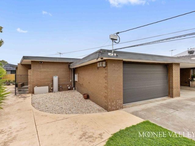 Generous Courtyard, Exceptional Convenience