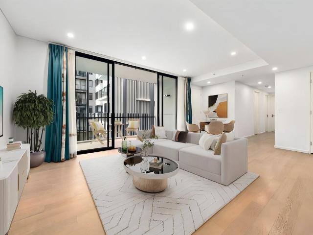 Generous Designer Living with Study in the Heart of Green Square