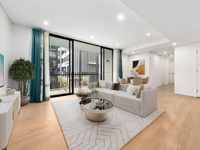 Generous Designer Living with Study in the Heart of Green Square