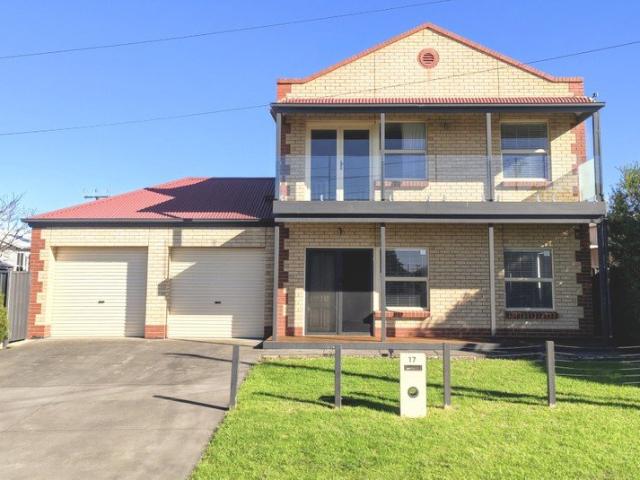 GENEROUS FAMILY HOME WITH MULTIPLE LIVING AREAS AND COASTAL PROXIMITY