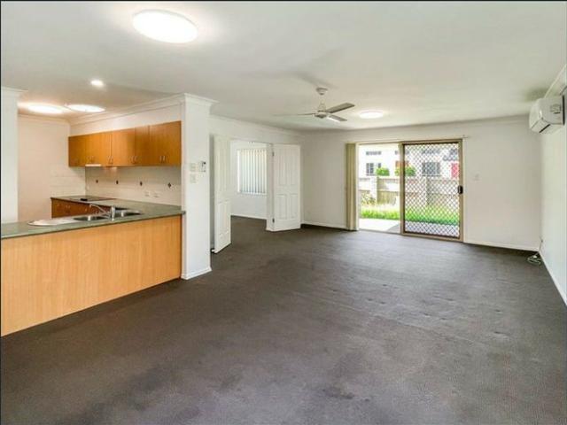 Generous Family Home in Sought After Molendinar