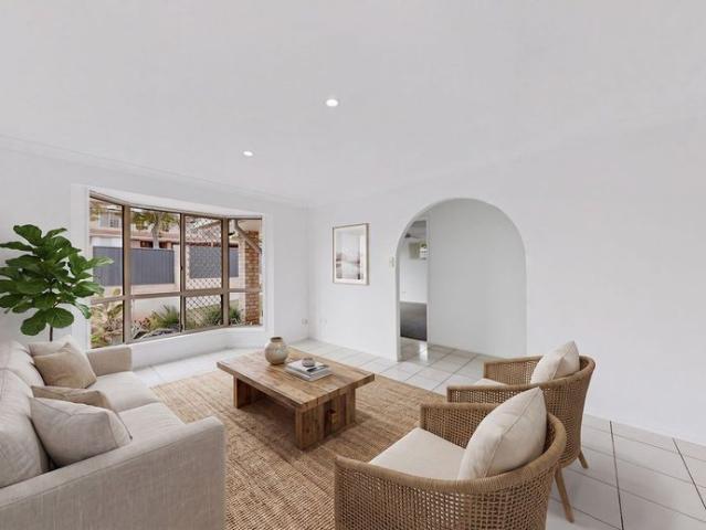 GENEROUS FAMILY HOME OFFERING SPACE, COMFORT & LIFESTYLE !