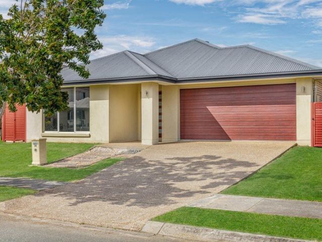 Generous Family Living, Multiple Living Zones and a Large 600m² Block