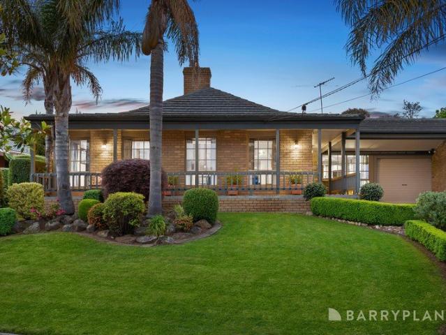 Generous Family Living on Exceptional Resort Style Land