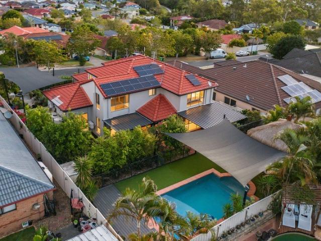 GENEROUS FAMILY LIVING AN ENTERTAINERS DELIGHT QUIET NORTH FACING LOCATION SELLING NOW!