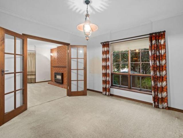 Generous Family Living in Leafy Vale Park